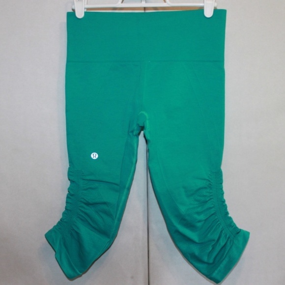 lululemon athletica Pants - Lululemon Size 4 In The Flow Cropped Leggings